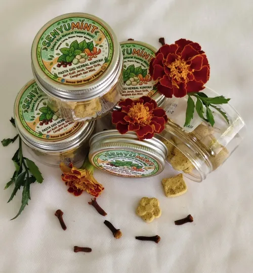 Senyumint (Pasta Gigi Kunyah Herbal dari Kulit Jeruk, Daun Sirih, Cengkeh, dan Mint) Inovasi SMP Negeri 2 Bojong